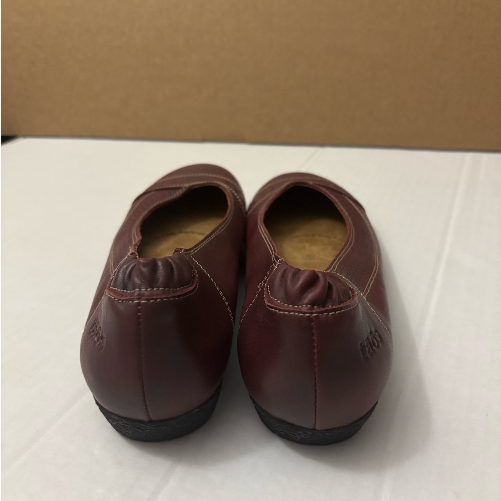 Taos Sleek Comfort Leather Flats size 8-8.5 Classic Comfy burgundy - Picture 2 of 8